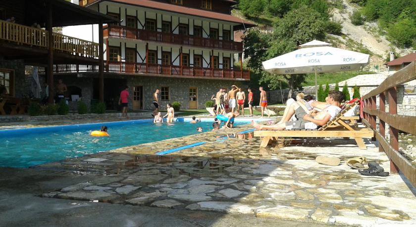 Hotel & Camping Etno Selo Vrelo Berane Extérieur photo